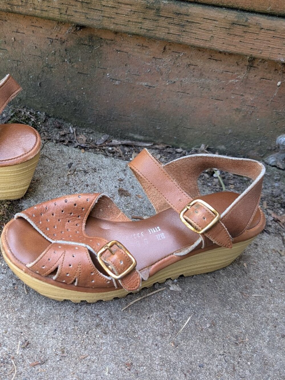 Rare vintage 70's sears leather wedge sandals tan size 5